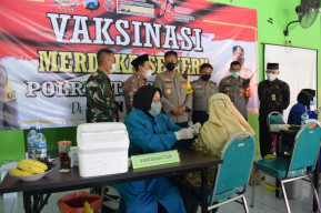 Kapolresta Sidoarjo Pantau Vaksinasi di MTSN 3