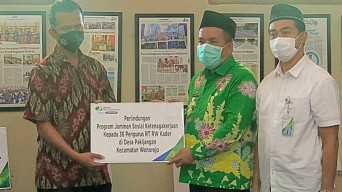 Wabup Pasuruan Serahkan Manfaat Program BPJAMSOSTEK