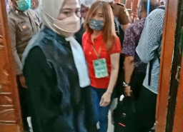 Diduga Selingkuh Linda Leo Darmosuwito Pasrah Saat Ditahan