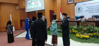 Paripurna, DPRD Surabaya Tetapkan dr Zahrotul Jadi Anggota Dewan
