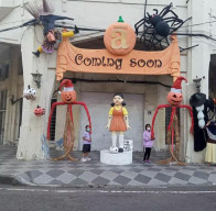 Ciptakan Kerumunan, Satpol PP Kota Surabaya Angkut Boneka Squid Game