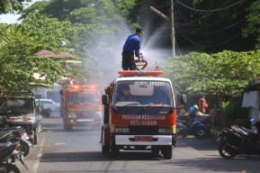 Cegah Corona Meluas, BPBD Kota Madiun Semprot Disinfektan Massal