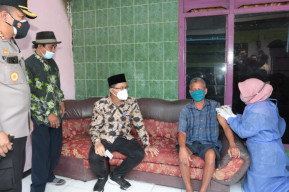 Kejar Sisa 12,5 Persen Lagi, Gus Muhdlor Pantau Langsung Vaksinasi Gus