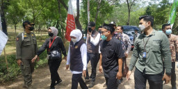 Kunjungan ke Tuban, Gubernur Jatim Ajak Masyarakat Kembalikan Ekosistem Alam