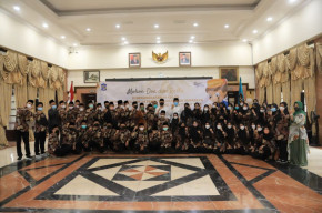 Lepas Calon 48 Kafilah MTQ ke Pamekasan, Eri: Saya Tunggu Senyum Kemenangan