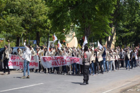 BEM Sumenep Demo Kritisi Kinerja Kepemimpinan Fauzi-Eva