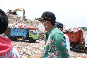 Sampah Jadi Persoalan Bersama, Gus Muhdlor Minta DLHK Tambah lagi TPST Kawasan