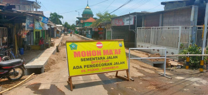 Pekerja Proyek Peningkatan Jalan di Desa Pilang, Jarinya Putus Tertimpa Tutup U Ditch