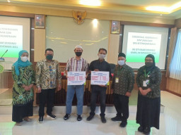 BPJAMSOSTEK Serahkan JKM Meninggal 2 Nakes RS Siti Hajar Ratusan Juta Rupiah