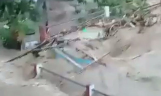 Hujan Deras, Wilayah Dataran Tinggi Ngimbang Lamongan Diterjang Banjir Bandang