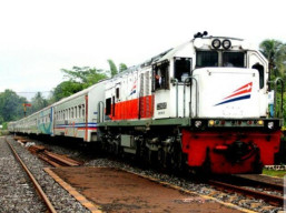 KAI Gratiskan Guru, Nakes dan Veteran Naik KA