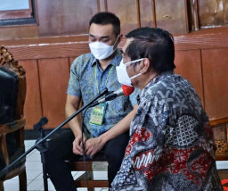 Gelapkan 41 Unit Truk Milik Perusahaan Keluarganya, Temmy Timotius Diadili