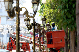 Pemkot Surabaya Percantik Jalan Tunjungan, dari Perantingan hingga Dekorasi Lampu