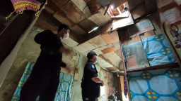 Atap Rumah Warga Pogot Ambruk, Pemkot Surabaya Gerak Cepat