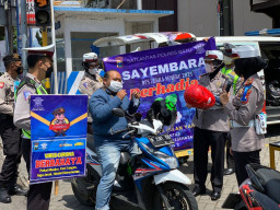 Operasi Zebra Semeru 2021, Satlantas Polres Batu Beri Kejutan pada Pengendara Motor