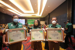 3 Kelurahan di Surabaya Terima Penghargaan Kelurahan Bersih dan Lestari