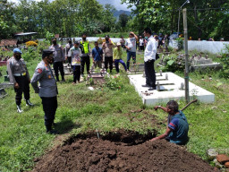 Kesepian, Pria di Ponorogo Ini Nekat Gali Makam Istri