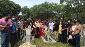 Masyarakat Adat Batak Ziarah ke Makam BJ Habibie