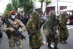 Pameran Alutsista TNI Ikut Ramaikan Tunjungan Romansa