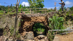 Jembatan Batu Ambrol, Jalur Pacitan-Ponorogo Terancam Putus