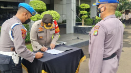 Kapolres Metro Bekasi Kota Pimpin Upacara Penyerahan 84 Siswa SPN