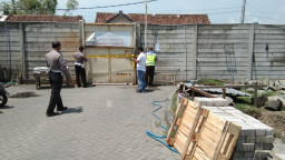 Diduga Karyawan Tewas Tersengat Listrik, PT SJA Dipasangi Garis Polisi