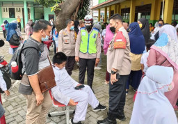 Polsek Pondok Gede Bersama Tiga Pilar Buka Gerai Vaksin Presisi