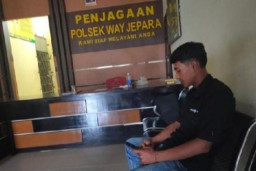 Oknum Perangkat Desa Diduga Mau Tusuk Jurnalis Metro TV dan Ancam Bakar Rumah