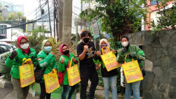 Di Moment Spesial Hari Ibu, Air Mancur Bagi 200 Hadiah kepada Lady Jek