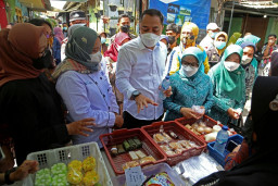 Sejahterakan UMKM, Wali Kota Eri Tata Kampung Kue