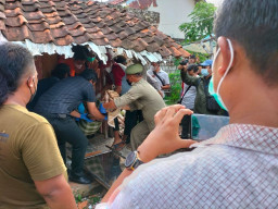 Usai Ngopi, Tukang Gantung Diri di Kamar Kos