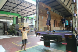 Axioo Angkut Barang Bukti Ribuan Laptop Tak Sesuai Spesifikasi