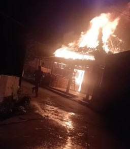 Gegara Puntung Rokok, 2 Rumah Lansia di Magetan Ludes Terbakar