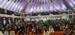 Dubes Palestina Pertama Kali Sholat Jumat di Masjid Raya Sumatera Barat