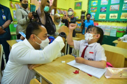 Siswa MBR Manfaatkan Perlengkapan Sekolah Gratis dari Pemkot