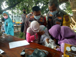 Polsek Jatisampurna Sasar 45 Sekolah di Wilayahnya untuk Vaksinasi Anak 6-11 Tahun