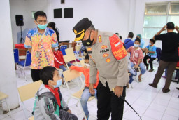 Kapolres Bekasi Kota Hadir Zoom Meeting Pencapaian Vaksinasi Dipimpin Kapolri