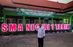 Donasi Dikelola Transparan, Komite SMAN 1 Tarik Paving Lahan Parkir