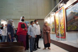 Galeri ERhibition, Pamerkan 35 Lukisan Eddy Rumpoko dan 16 Karya Seniman Lokal