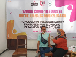 Gandeng SIG dan Puskesmas Montong, Jurnalis Jalani Vaksin Dosis 3 di Balai Wartawan