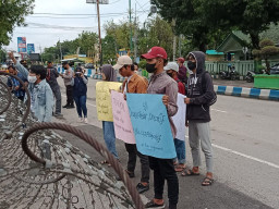 Tolak HCML, Mahasiswa Pulau Raas Demo Kantor DPRD Sumenep