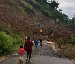 Ruas Jalan Golo Welu Noa Manggarai Barat NTT Terputus