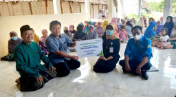 BPJamsostek Gresik Serahkan Manfaat Program JKM Guru Madin
