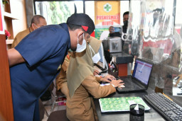 Sidak ke Puskesmas, Bupati Sumenep Pastikan Aplikasi HomPIMPA Berfungsi Maksimal