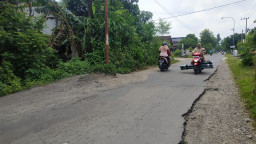 Jelang 4 Tahun Pimpinan ProNa, Jalan di Magetan Masih Rusak
