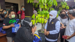 Bagikan Migor Murah di Ponorogo, Gubernur Jatim Kebingungan Penyebab Kelangkaan