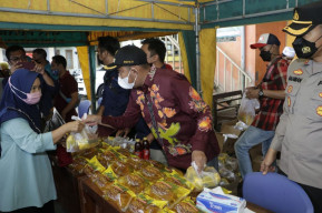 Pemkab Sumenep Gelar Operasi Pasar, Minyak Goreng Dijual Rp13.500