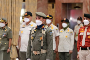 Satpol PP dan Satlinmas Surabaya Bagikan 2.550 Liter Migor Gratis