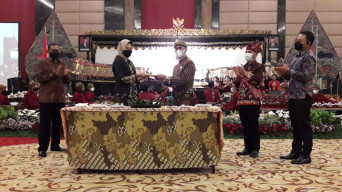 Kajari Kota Batu Beri Pesan melalui Pagelaran Wayang Kulit