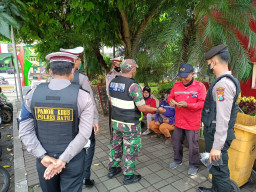 Tim Pamor Keris Polres Batu Sasar Pusat Keramaian, Edukasi Warga Terkait Prokes